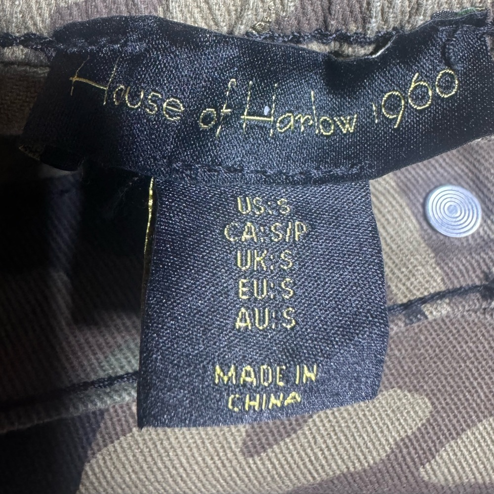 House of Harlow 1960 Women's Green Wide Leg Camo Cargo Pants - Picture 3 of 12